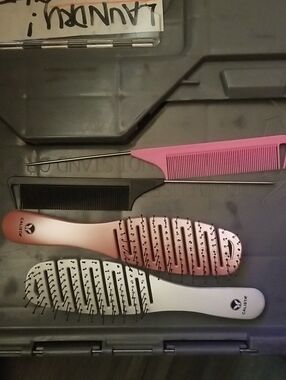Calista Pink and White Vent Brush Set & Rat Tail Comb Set